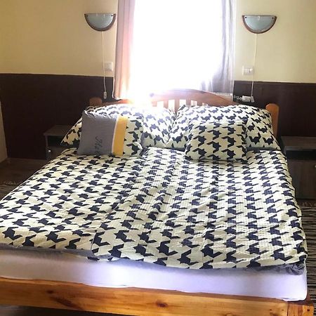 Convoy Panzio Bed & Breakfast Szajol Exterior foto