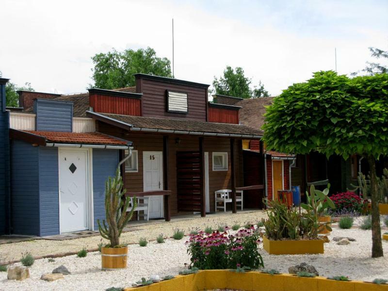 Convoy Panzio Bed & Breakfast Szajol Exterior foto